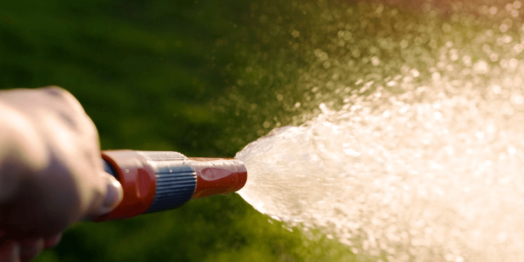 How to Fix Garden Hose Spray Nozzle? Follow These 6 Steps - Best ...