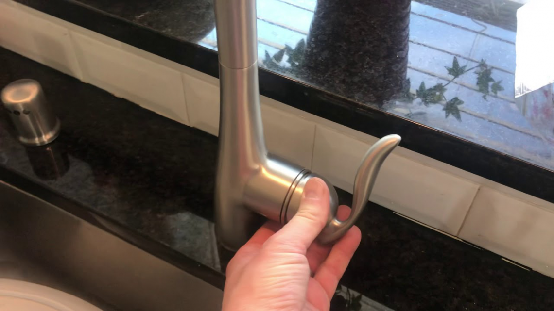 remove kitchen sink faucet handle