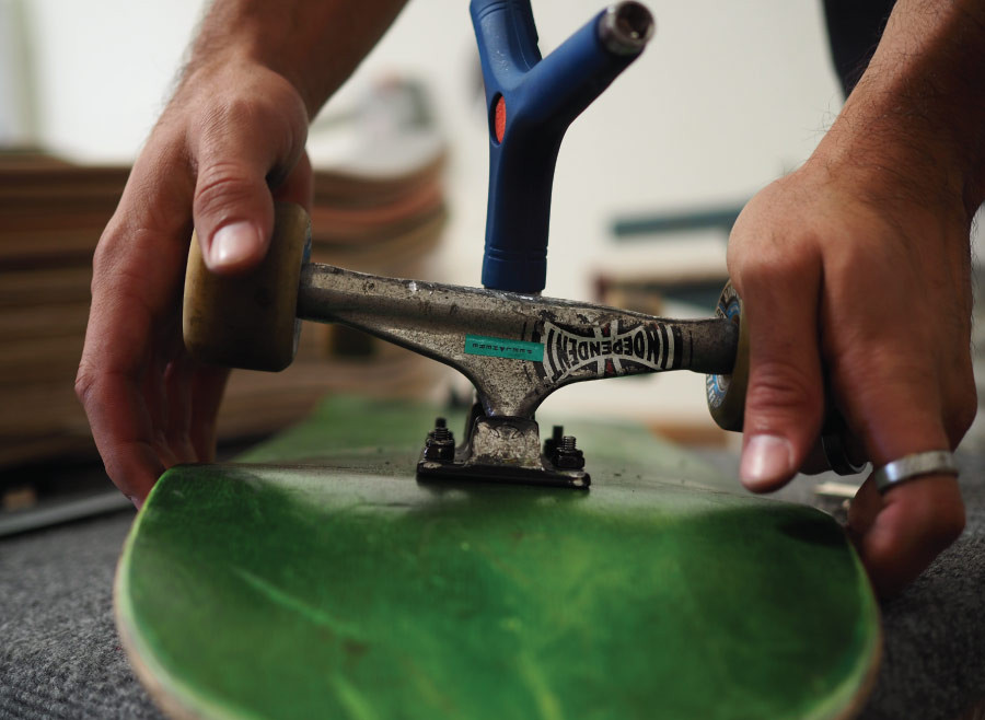 How Tight Should Skateboard Trucks Be?