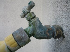 How to remove a stuck hose nozzle